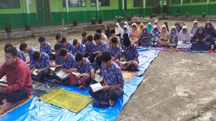 Tadarrus Al-Qur'an di Lapangan Upacara